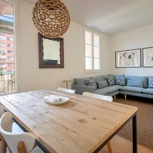 https://apartamento-de-cuatro-dormitorios-en-carrer-diputaci.catalonia-hotels.com